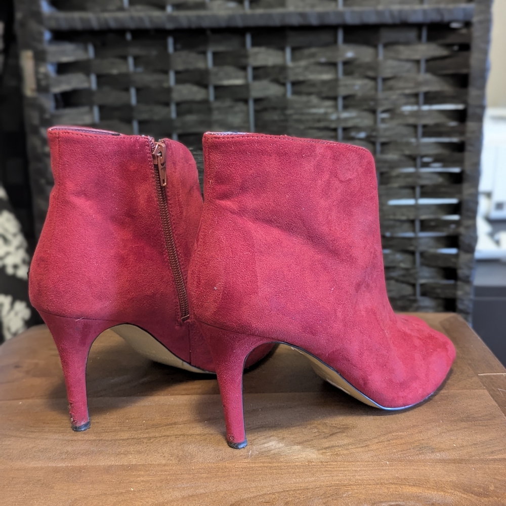 Marc Fisher Women's Red Peep-Toe Ankle Boots Suede Look Office Chic Sz 9.5 - Picture 3 of 8